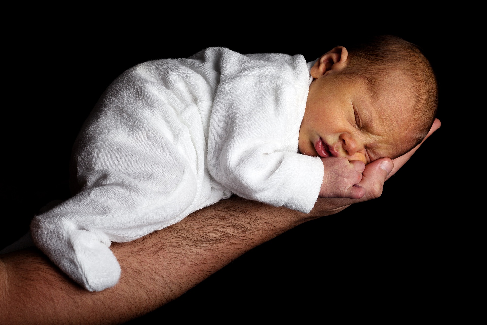 ¿Cuántas horas duerme un recién nacido?