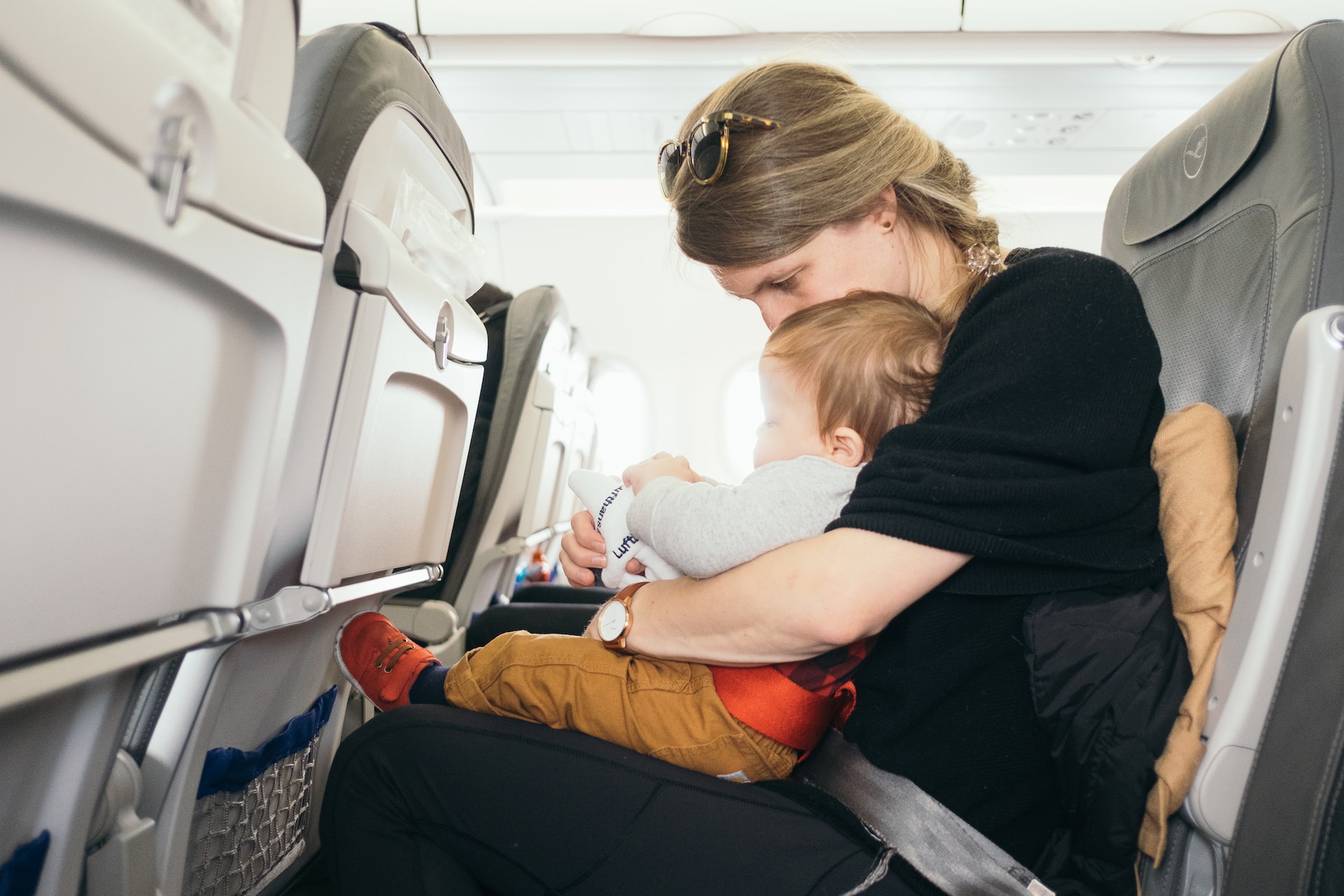 How to Make Kids' Behavior During a Flight